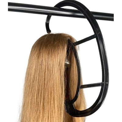 Peggy Meyer | Perückenhalter hängend